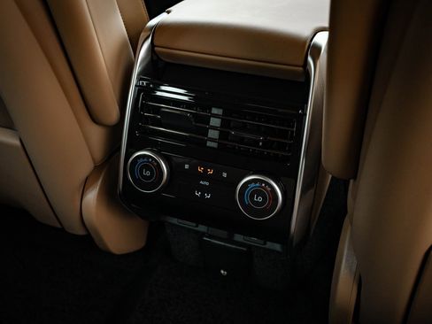 New 2026 Land Rover Range Rover SE image 36