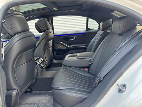 Used 2022 Mercedes-Benz S 500 4MATIC w/ AMG Line Package image 50