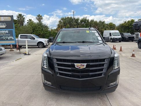 Used 2020 Cadillac Escalade Luxury AWD/4WD image 8