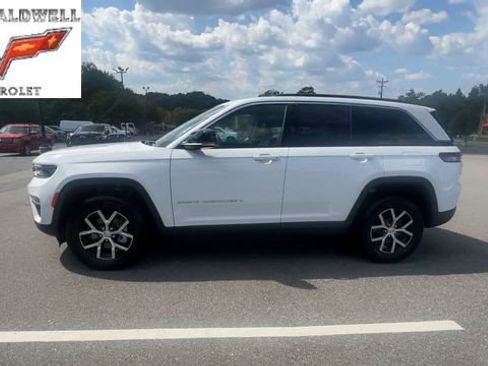 Used 2025 Jeep Grand Cherokee Limited AWD/4WD image 8