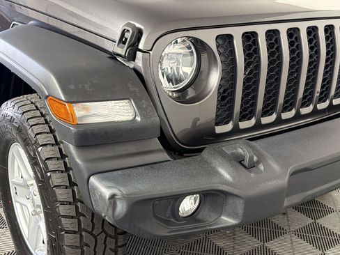 Used 2020 Jeep Gladiator Sport w/ Quick Order Package 24S AWD/4WD image 12