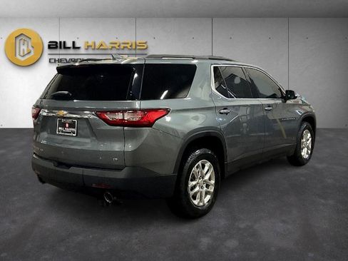 Used 2020 Chevrolet Traverse LT image 2