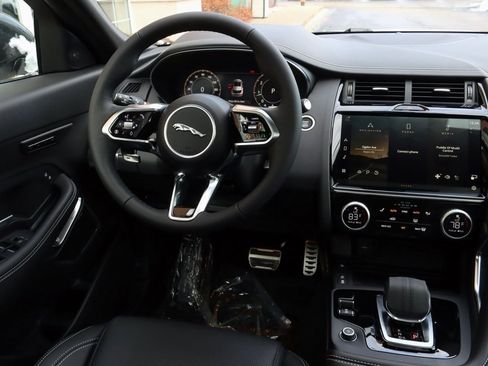 Certified 2024 Jaguar E-PACE R-Dynamic SE image 16