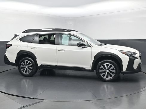 Used 2025 Subaru Outback Premium AWD/4WD image 6