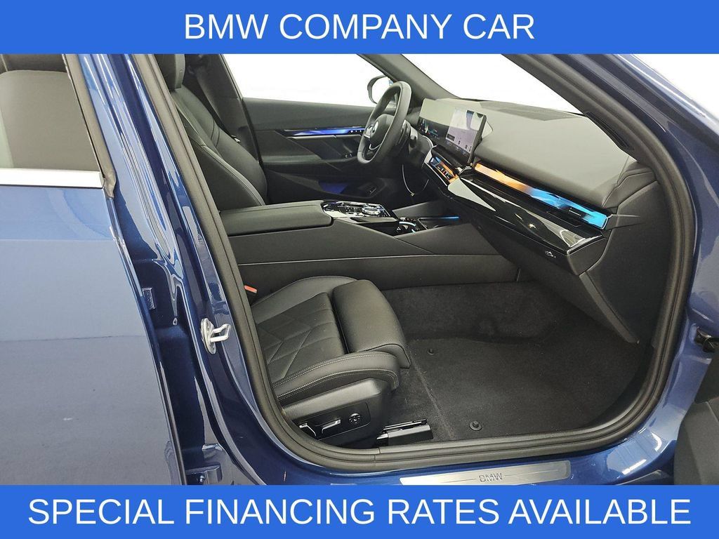 Used 2027 BMW 540i xDrive AWD/4WD image 9