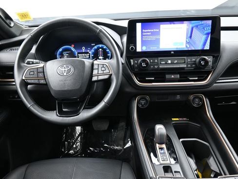 Certified 2025 Toyota Grand Highlander AWD Hybrid image 21