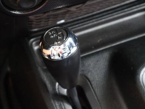 Used 2017 Jeep Wrangler Unlimited Sahara AWD/4WD image 16