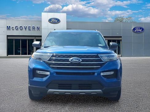 Used 2022 Ford Explorer XLT AWD/4WD image 3