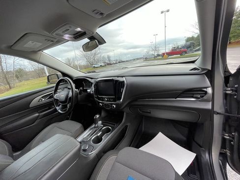 Used 2018 Chevrolet Traverse LT image 12