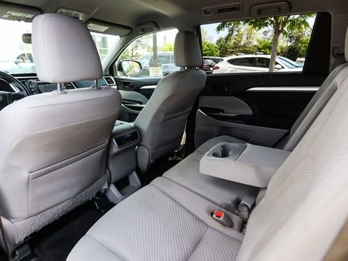 Used 2014 Toyota Highlander LE image 36