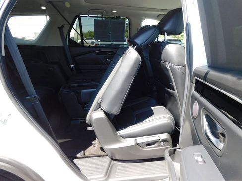 Used 2025 Honda Pilot Touring image 34
