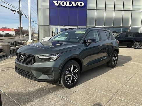New 2026 Volvo XC40 B5 Core w/ Climate Package image 3