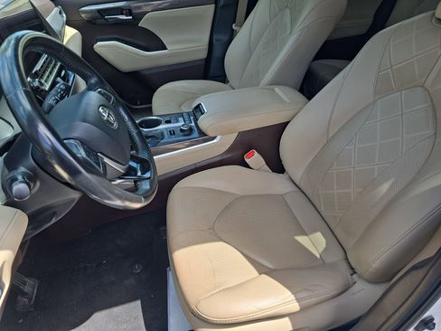 Used 2021 Toyota Highlander Platinum AWD/4WD image 15