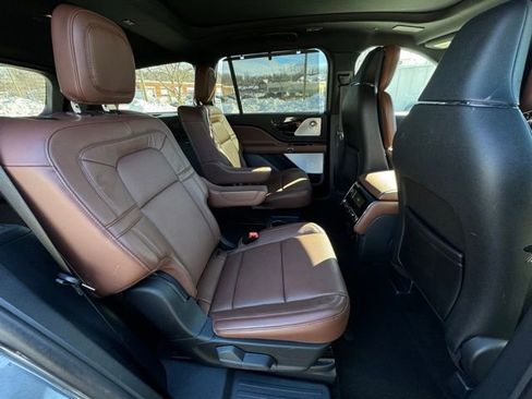 Used 2025 Lincoln Aviator Reserve w/ Luxury Package AWD/4WD image 13