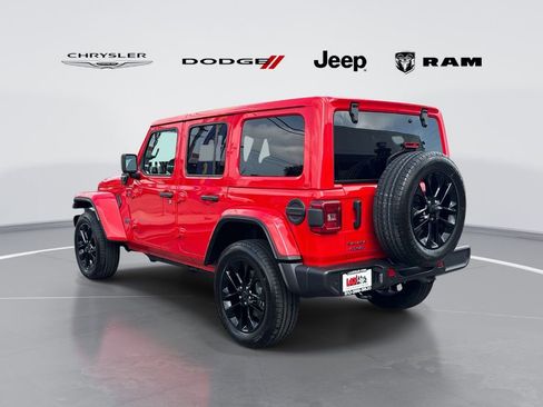 Used 2025 Jeep Wrangler Unlimited Sahara w/ Safety Group AWD/4WD image 3