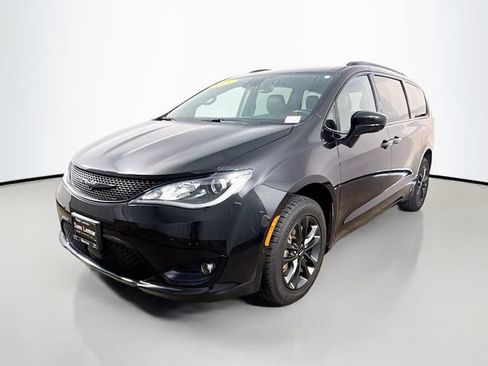 Used 2020 Chrysler Pacifica Touring-L w/ Advanced Safetytec Group AWD/4WD image 3