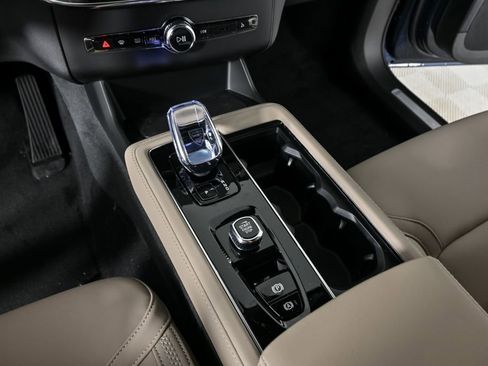 Certified 2026 Volvo XC90 B6 Plus w/ Protection Package Premier AWD/4WD image 19
