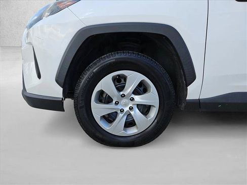 Used 2020 Toyota RAV4 LE FWD image 22