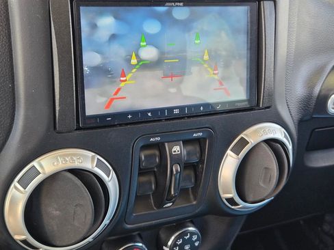 Used 2018 Jeep Wrangler Unlimited Sahara AWD/4WD image 21