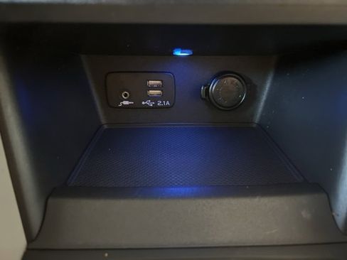 Used 2023 Subaru Forester Premium image 8