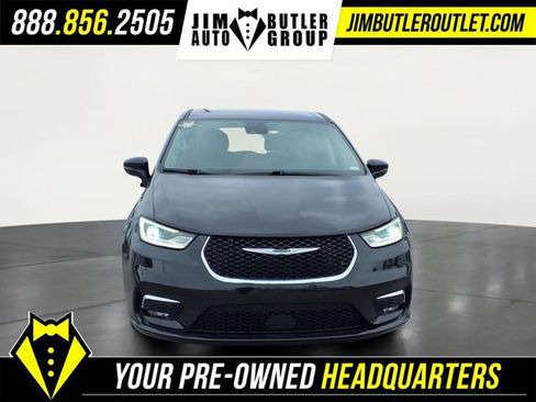 Used 2023 Chrysler Pacifica Touring-L FWD image 31
