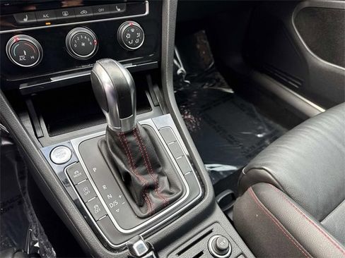 Used 2019 Volkswagen GTI SE w/ SE Experience Package image 23