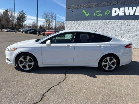 Used 2014 Ford Fusion SE FWD image 2