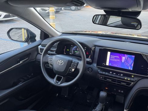 Used 2025 Toyota Camry LE image 33