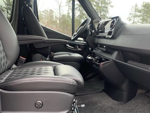 Used 2024 Mercedes-Benz Sprinter 3500 image 29