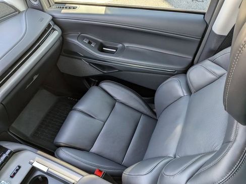 New 2025 Lincoln Navigator Reserve AWD/4WD image 16