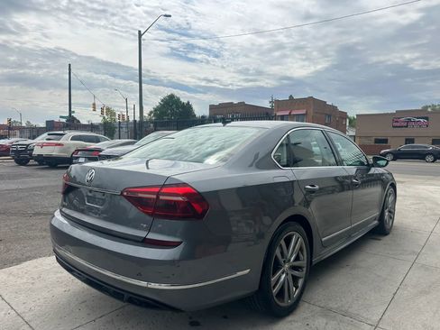 Used 2017 Volkswagen Passat 1.8T R-Line FWD image 4