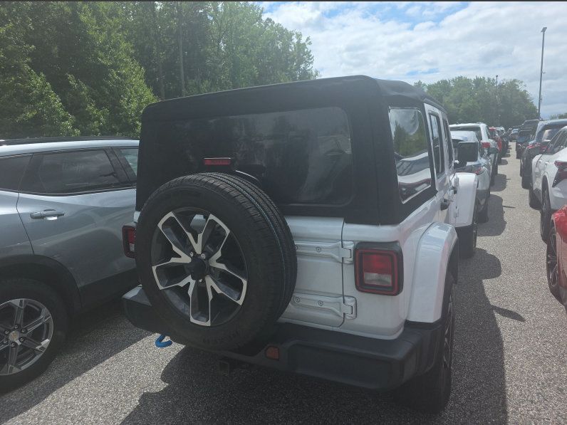 Used 2024 Jeep Wrangler Unlimited AWD/4WD image 7