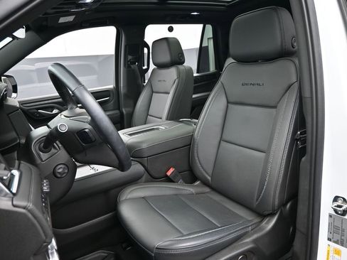Used 2022 GMC Yukon Denali w/ Denali Premium Package image 25
