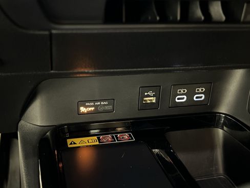 Used 2025 Toyota Camry XSE FWD image 34