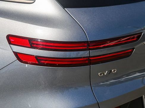 Used 2023 Genesis GV70 2.5T w/ Sport Prestige Package AWD/4WD image 10