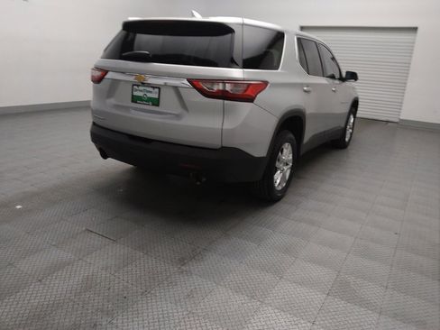 Used 2021 Chevrolet Traverse LS FWD image 9