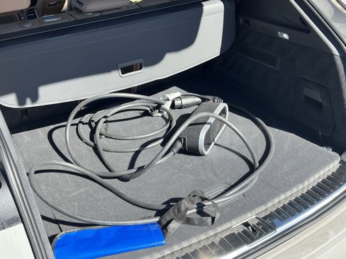 Certified 2022 Porsche Cayenne Platinum Edition image 20