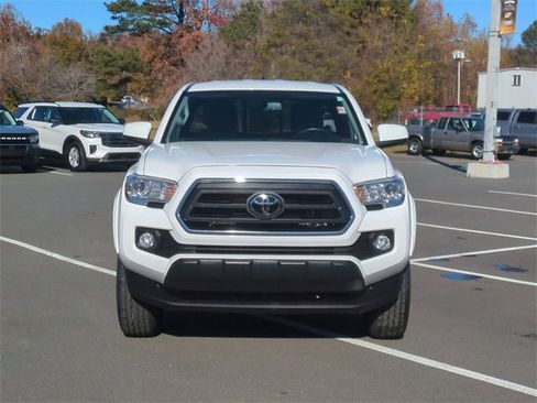 Used 2022 Toyota Tacoma TRD Off-Road image 16