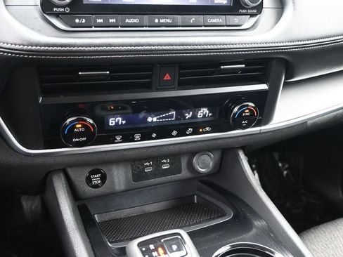 Used 2025 Nissan Rogue SV image 18