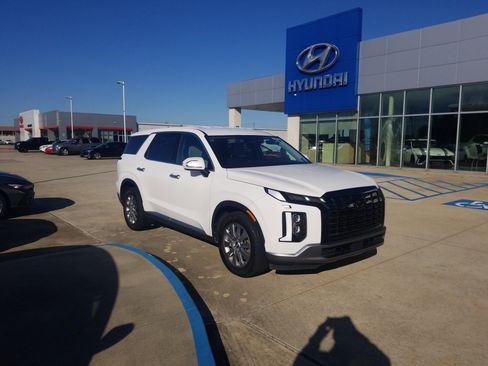 Used 2023 Hyundai Palisade SE w/ Cargo Package image 1