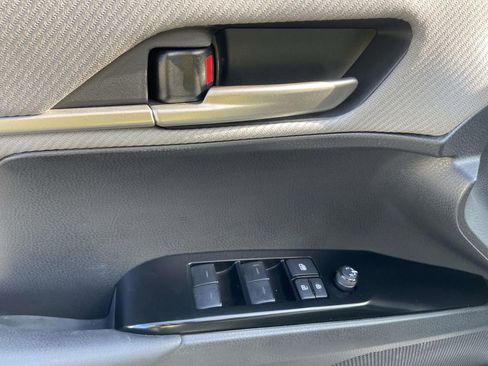 Used 2025 Toyota Camry SE FWD image 14