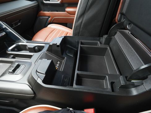 Used 2026 GMC Sierra 2500 Denali Ultimate image 32