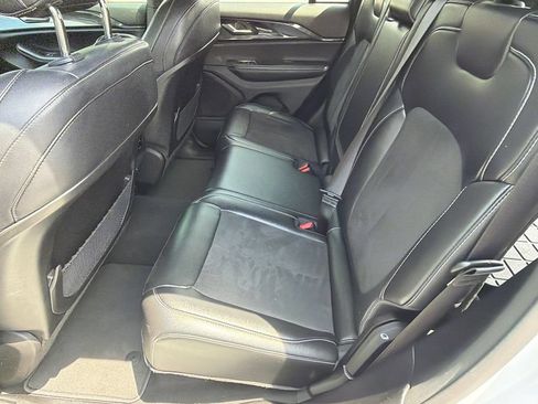 Used 2023 Jeep Grand Cherokee Altitude RWD image 21