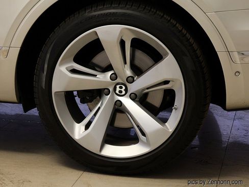 Used 2019 Bentley Bentayga AWD/4WD image 22