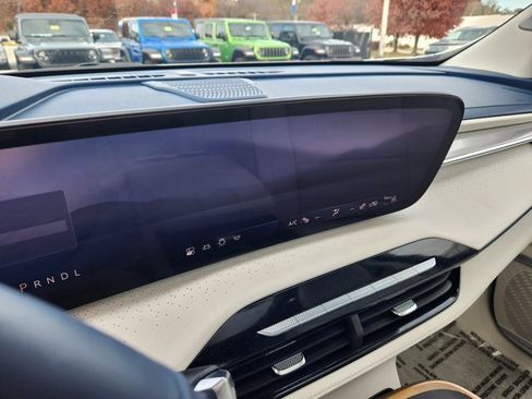 Used 2025 Buick Enclave Avenir w/ Trailering Package, 5000 lbs. image 16