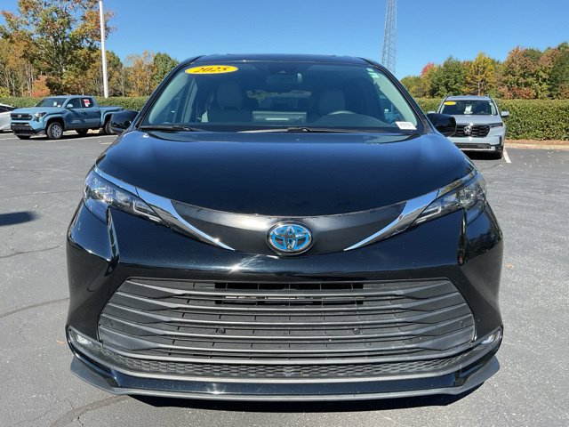 Used 2025 Toyota Sienna XLE FWD image 4