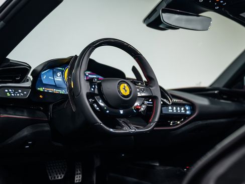 Used 2024 Ferrari SF90 Spider image 17