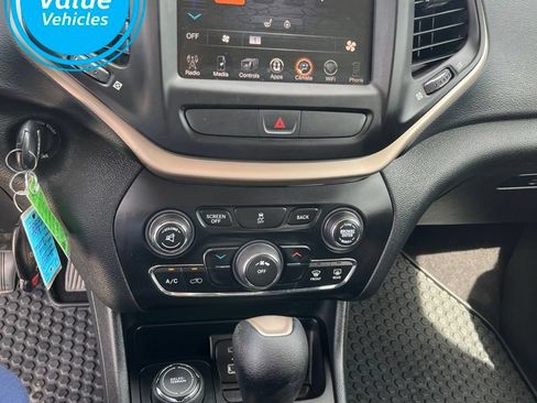 Used 2016 Jeep Cherokee Latitude w/ Cold Weather Group AWD/4WD image 22