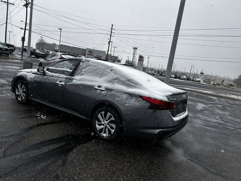 Used 2022 Nissan Altima 2.5 S image 3