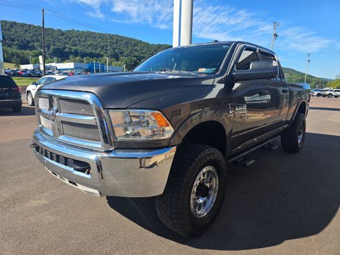 Used 2017 RAM 2500 Tradesman w/ Chrome Appearance Group AWD/4WD image 3
